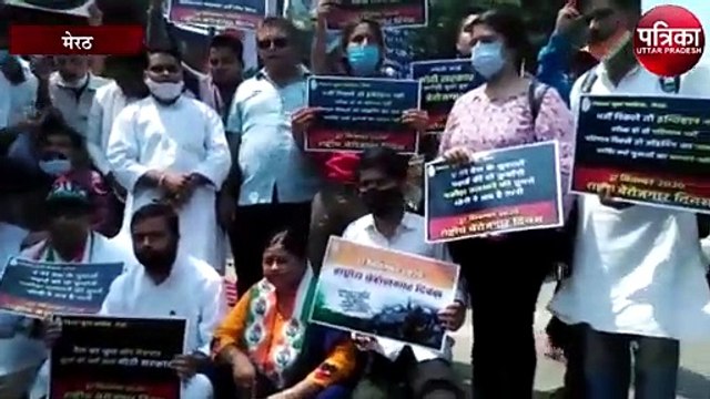 किसी ने मांगी भीख तो किसी ने पानी में तले पकौड़े