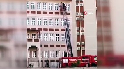 Ayağına ip dolanan güvercini itfaiye kurtardı