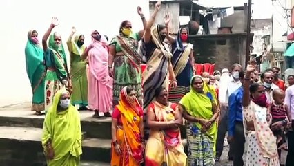 इंदौर: मोबाइल टॉवर लगाने के खिलाफ रहवासी हुए लामबंद, नारेबाजी कर दी ये चेतावनी