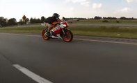 VÍDEO: Un Mustang GT revienta a una Honda CBR 1000 RR en aceleración bruta