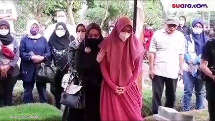 Prosesi Pemakaman Mimy Mariany, Ibu Kandung Indra Bruggman