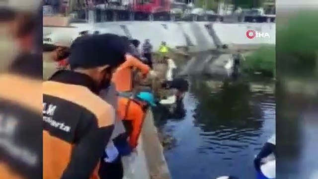 Endonezya’da maske takmayanlara ilginç cezalar uygulanıyor