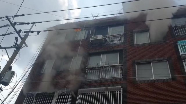 '라면 화재' 초등생 형제 닷새째 의식 불명...경찰 수사 계속 / YTN