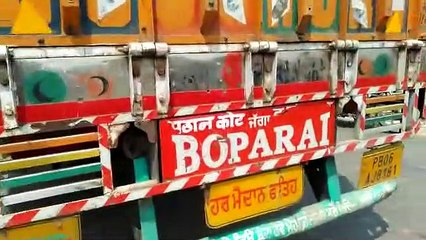 बस ट्रक की आमने सामने हुई टक्कर, कई घायल