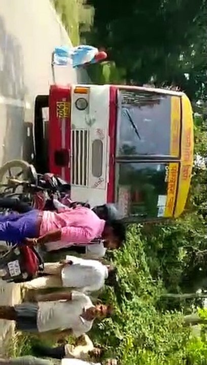 मोहनलालगंज में खाई में जा गिरी बस, बस में सवार...