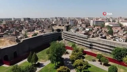 Diyarbakır surlarında Orta Çağ'a ait insan iskeletleri bulundu