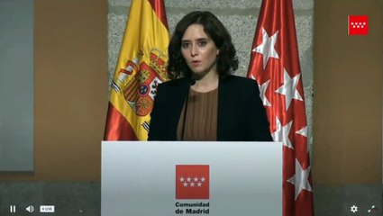 Ayuso responde a un periodista que le pregunta por qué no se puede ir a un parque pero sí a un bar o casa de apuestas