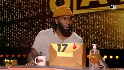 Alino affronte la barre de fer dans "À prendre ou à laisser"