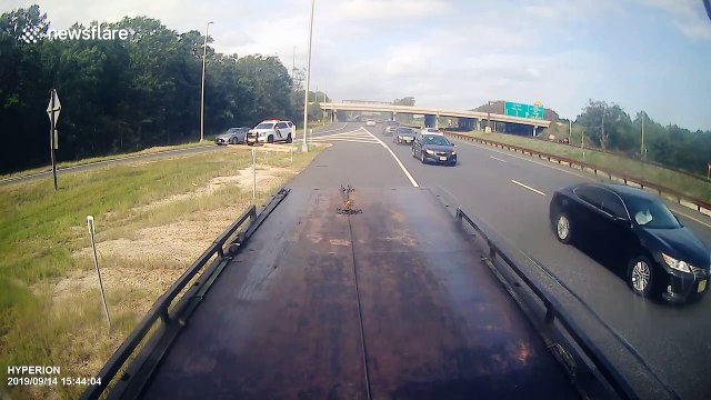 Man clips truck and crashes into a flat bed tow truck in New Jersey