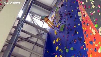 شاهد: إفتتاح أطول جدار للتسلق داخل القاعة في أوروبا بمدينة ميلوز الفرنسية