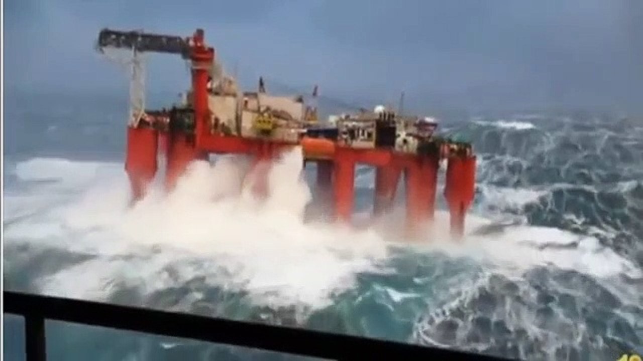 Beginilah jika laut sudah mengamuk