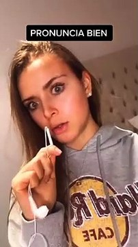 Paris Danielle, la 'influencer' que enseña a pronunciar correctamente en inglés