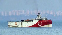 سفينة التنقيب تتوقف.. تركيا تفتح باب الدبلوماسية مع اليونان