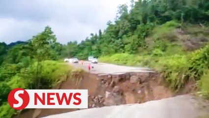 Trunk road in Baram collapses, 10,000 natives cut off