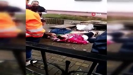 Rusyada çöken balkon yoldan geçenlerin üzerine düştü