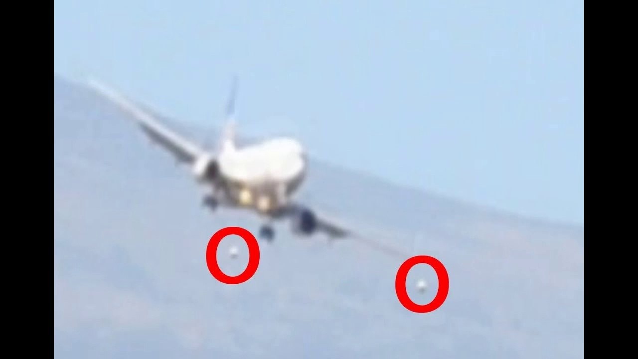 UFO Sightings Astonishing UFOs Escort Major Jetliners Across America! Amazing Footage!