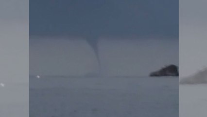 인천 덕적도 부근에서 '용오름' 발생..."수차례 나타났다 사라져" / YTN