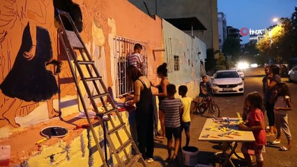 Romanların yıkık dökük duvarları sanatla hayat buluyor