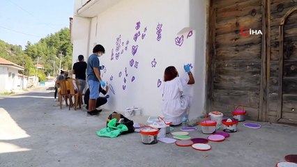 Evlerin duvarları Lavanta figürleriyle renkleniyor