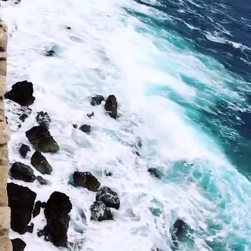 L'Uragano Mediterraneo spazza la Grecia: le immagini del mare in tempesta