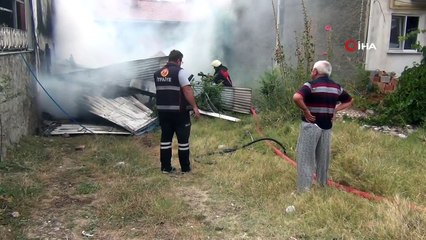 Konserve ateşi garajdaki otomobili küle çevirdi