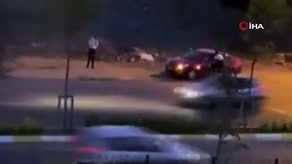 Yol ortasında otomobili gasp ettiler!