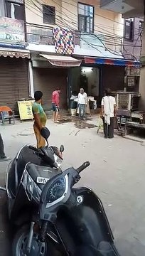 इंसानियत हुई शर्मसार, दबंग ने एक बुजुर्ग को लोहे की रॉड से जमकर पीटा