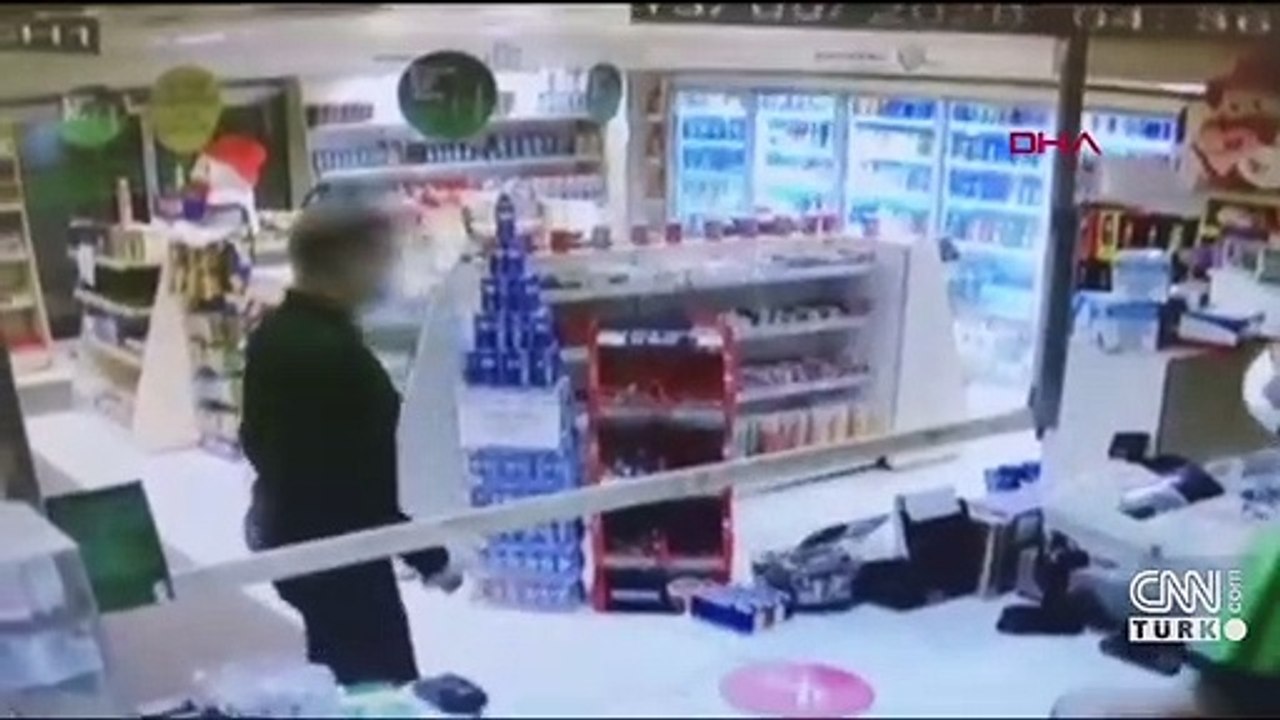 Soygun sonrası markete girip alışveriş yaptılar | Video