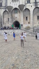 Flash mob du collectif des guides-conférenciers en colère le samedi 19 septembre à Avignon
