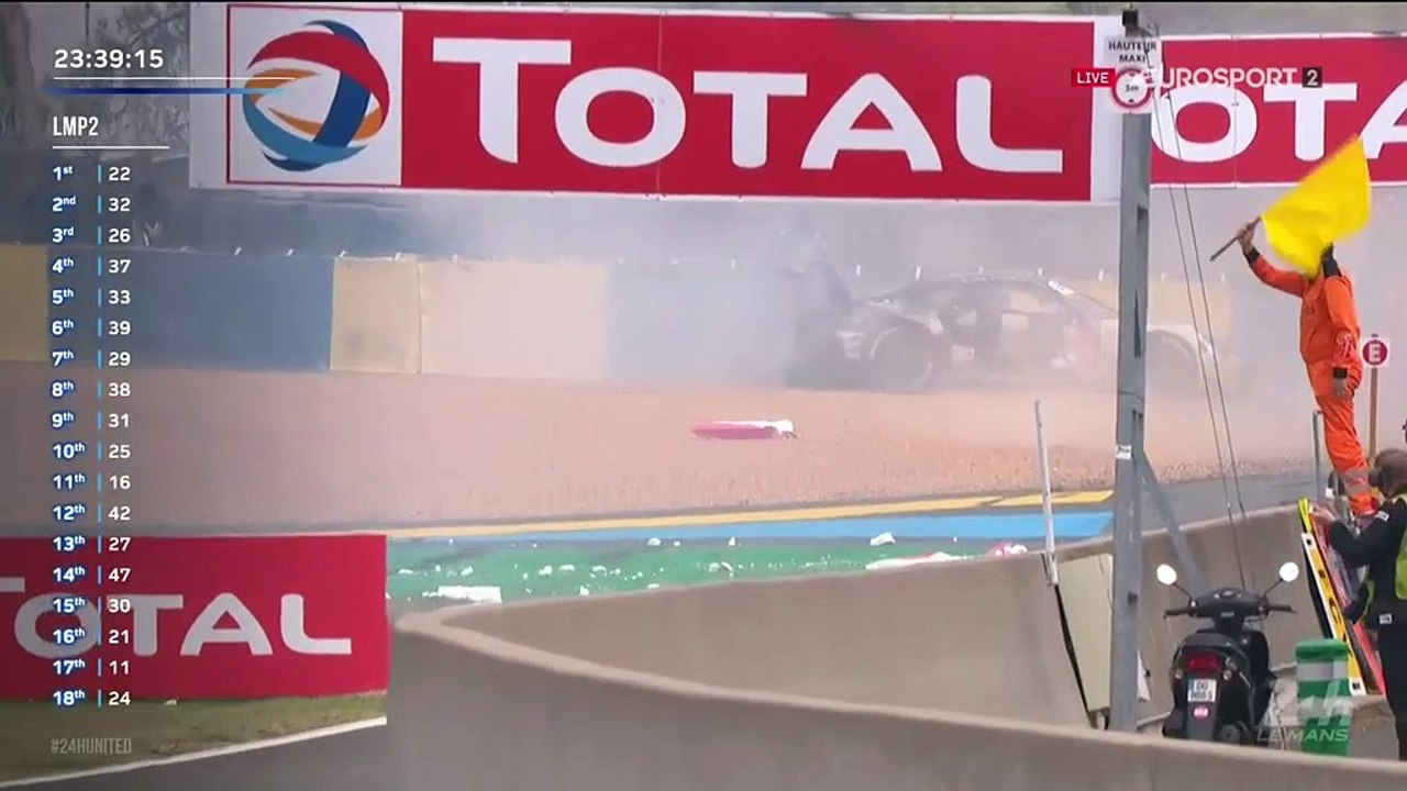 15H56 : REVIVEZ L'INCIDENT ENTRE LA FERRARI N°61 ET LA PORSCHE N°88