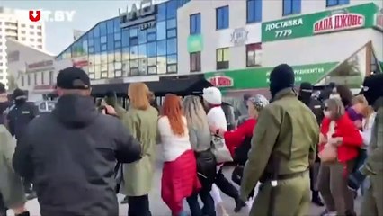 Policía bielorrusa detiene a centenares de mujeres durante protesta en Minsk