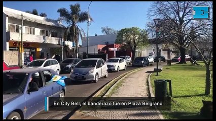 En City Bell, caravana de autos en Plaza Belgrano