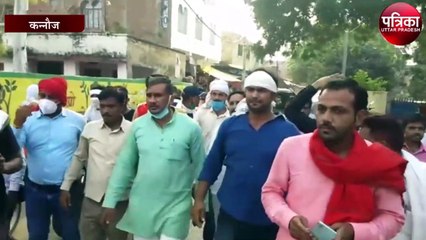 Download Video: दिव्यांग के पक्ष में उतरी सपा, सिपाही पर मुकदमा दर्ज कराने के लिए थाने का किया घेराव