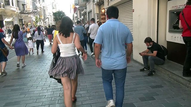 Taksim’de genç kadını takip eden kişi güven timlerince yakalandı