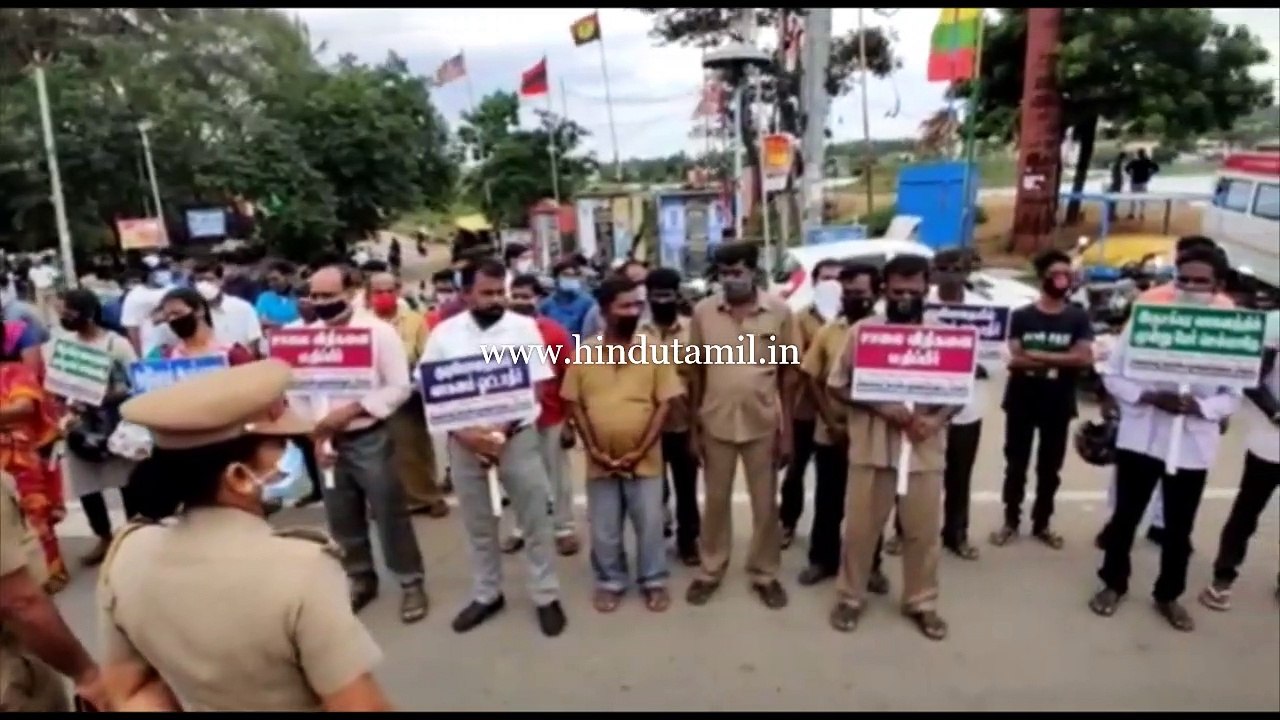 தாம்பரம் போக்குவரத்து காவல்துறை ஆய்வாளர் டேனியல் ராஜ்  தலைமையில்  குரோம்பேட்டை போக்குவரத்து புலனாய்வு துறை  ஆய்வாளர் பானுமதி இணைந்து பொதுமக்களுக்கு ஏற்படுத்திய விழிப்புணர்வு!