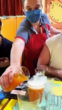 Rayane Bensetti au parc Asterix avec Denitsa Ikonomova.