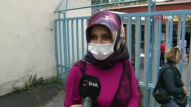 KPSSye giren adaylar sırada, yakınları dışarıda ter döktü