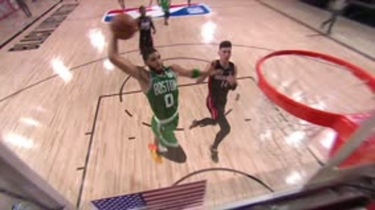 VIRAL: BASKETBALL: Tatum throws down powerful slam off Gordon block