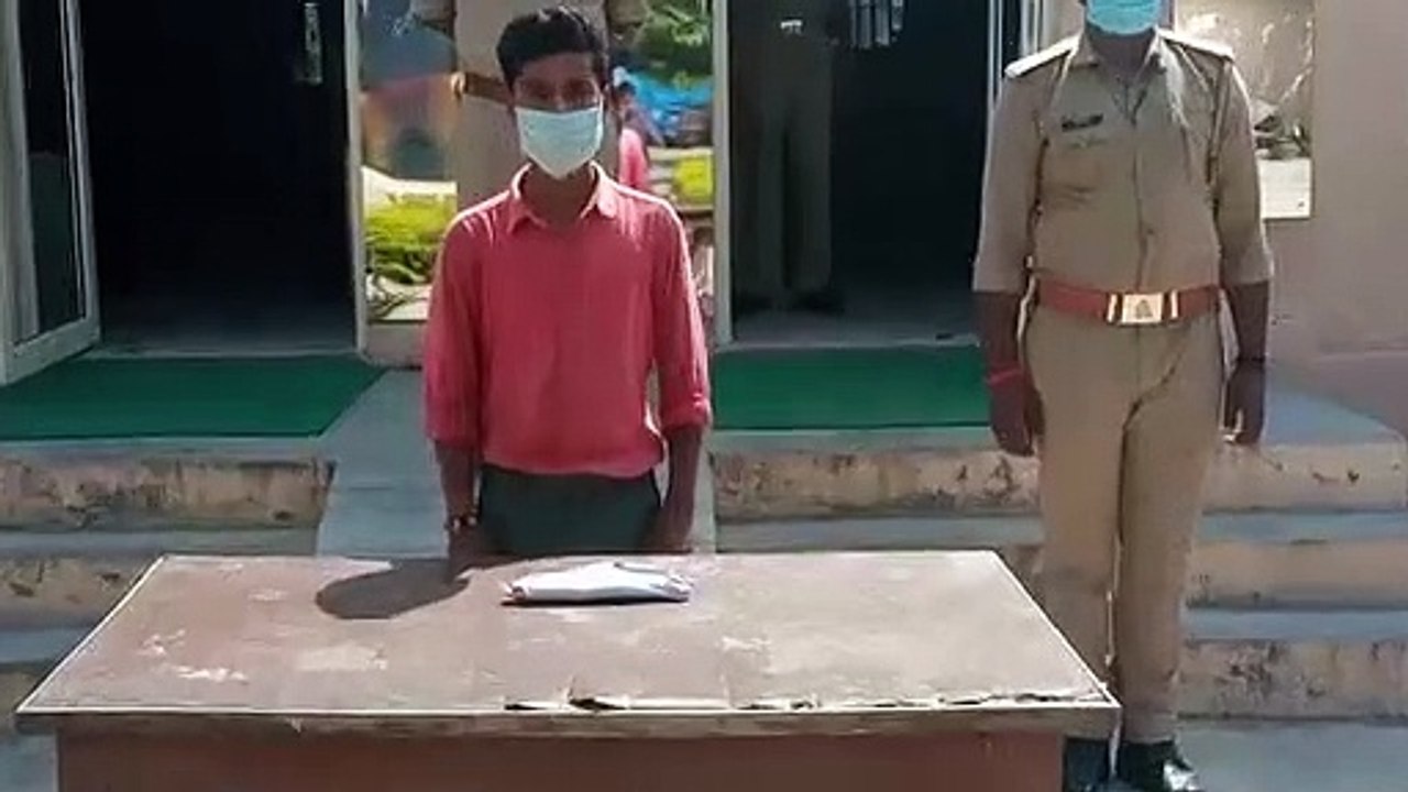चोरी के मुकदमे में वांछित आरोपी अवैध शस्त्र कारतूस के साथ गिरफ्तार