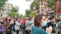 Vecinos de Vallecas salen a la calle para protestar por el confinamiento