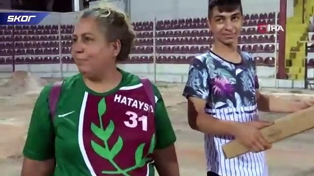 Süper Lig'in tek kadın amigosu, yeniden tribünlere kavuşmak istiyor