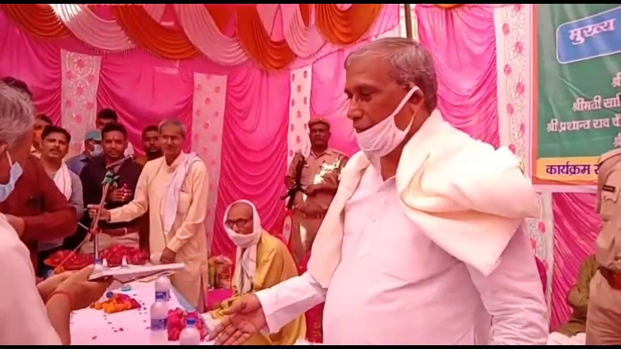 ग्राम असदपुरा में भारतीय जनता पार्टी के नेताओं ने जरूरतमंद लोगों को बांटे मास्क