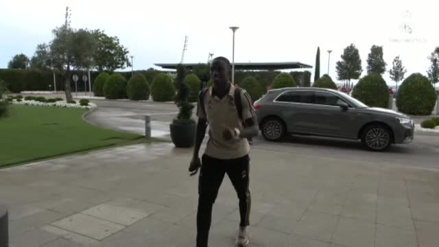 Una avería en el avión retrasa la llegada del Real Madrid a San Sebastián