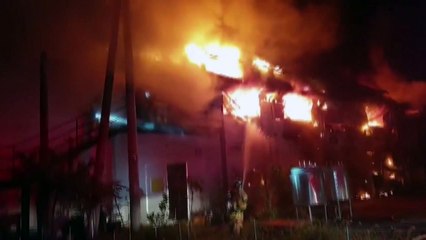 전북 한과 공장 불, 4시간만에 진화...택시·승용차 충돌, 5명 부상 / YTN