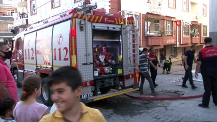 Ekmek teknesinin yanmasını gözyaşları içinde izledi