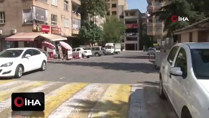 Demir levyeyle park halindeki 21 aracın camını kırdı