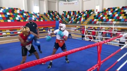 Boks Milli Takım sporcuları 2021'e hazırlanıyor