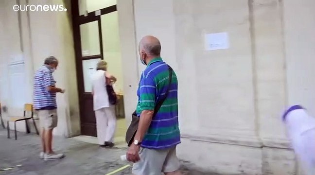 Les Italiens appelés aux urnes malgré une résurgence de la pandémie de Covid-19