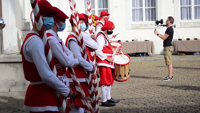 Combat des échasseurs namurois dans le cadre des Fêtes de Wallonie