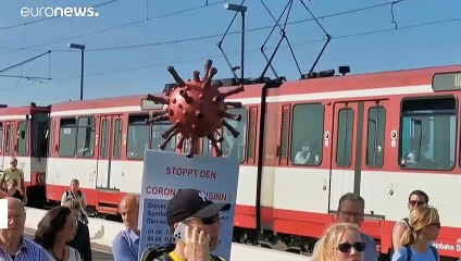 COVID-диссиденты на улицах Дюссельдорфа